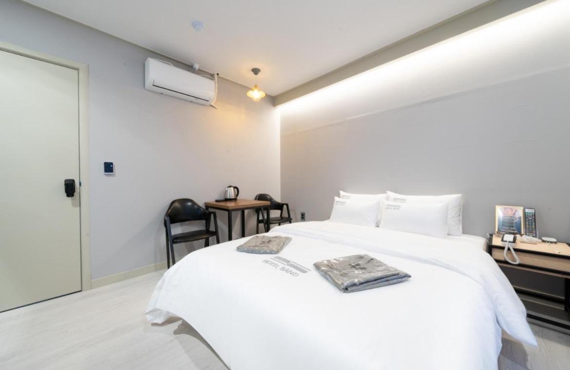 Hotel Band Pyeongtaek Bagian luar foto